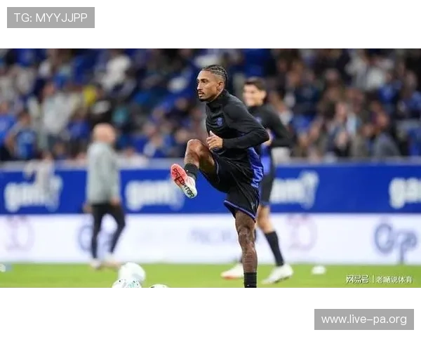 弗里克称阿劳霍状态良好获准出战拉菲尼亚预计周日回归助阵关键战