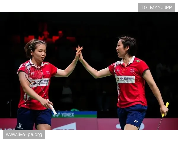 凡晨组合校园合体惊喜亮相点燃深圳羽球迷双厨狂喜时刻全场欢腾动